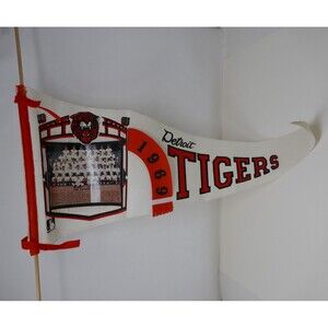 Detroit Tigers 1969 Team Photo Felt Pennant